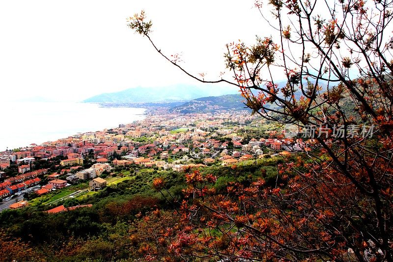 风景来自Loano的Borgio Verezzi和Pietra Ligure, Savona，利古里亚，意大利